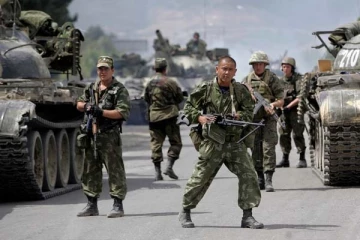 உக்ரைன் எல்லையில் போர் பதற்றத்தின் எதிரொலி! -  பிரித்தானியாவில் எரிபொருள் விலை உச்சத்தை எட்டியது