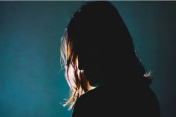 கரூரில் மேலும் ஒரு மாணவி துாக்கிட்டு தற்கொலை