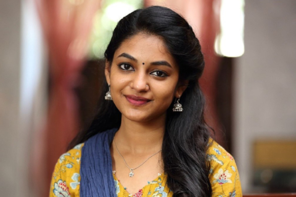 அந்த மாதிரியான காட்சியில் நடித்த இவானா .. வழியனுப்பி வைத்த அவரின் அம்மா.. | Ivana Explain About Kiss Scene In Movie