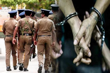 வவுனியாவில் விருந்தினர் விடுதி முற்றுகை: இளம் பெண் உட்பட நால்வர் கைது