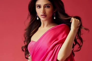 இளம் நடிகை ஸ்ரீலீலா சேலையில் அழகிய ஸ்டில்கள்