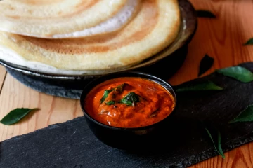 இட்லி, தோசைக்கு ஏற்ற சூப்பர் ரெசிபி: ஈஸியாக செய்யலாம் தக்காளி சட்னி!