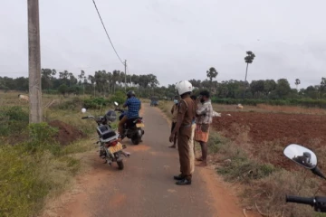 யாழில் அடையாளம் காணப்பட்ட வன்முறைக்கும்பல்- பொலிஸாரிடம் சிக்கிய ஆயுதங்கள்!
