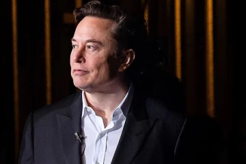 ඉලොන් මස්ක් නැවත අලුත් කළ වාර්තාව..