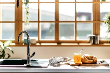 சமையலறையில் உள்ள ஜன்னல் எந்த திசையில் இருக்க வேண்டும்?