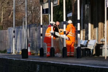லண்டனில் வாள்வெட்டுக்கு இரையான இலங்கைத் தமிழ் இளைஞரின் பெயர் உள்ளிட்ட தகவல் வெளியானது