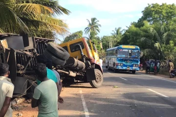 ஏ9 வீதியில் பாரிய விபத்து! (படங்கள்)