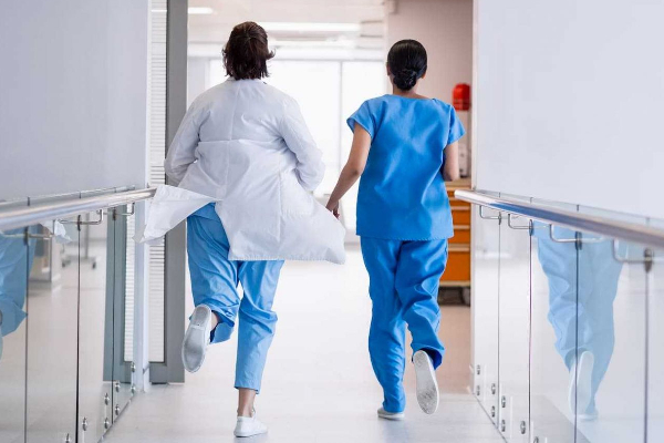 மயானத்தில் மகனின் சடலத்தை வைத்து விட்டு பதறி ஓடிய மருத்துவர்.... இறுதியில் நெஞ்சை உறைய வைத்த கதை | Doctor Kutty Story