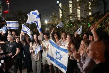 13 இஸ்ரேல் பிணைக்கைதிகளை விடுவித்தது ஹமாஸ்: புகைப்படங்கள் வெளியாகின