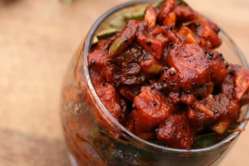 நாவூறும் சிக்கன் ஊறுகாய்! எப்படி செய்யலாம் தெரியுமா?