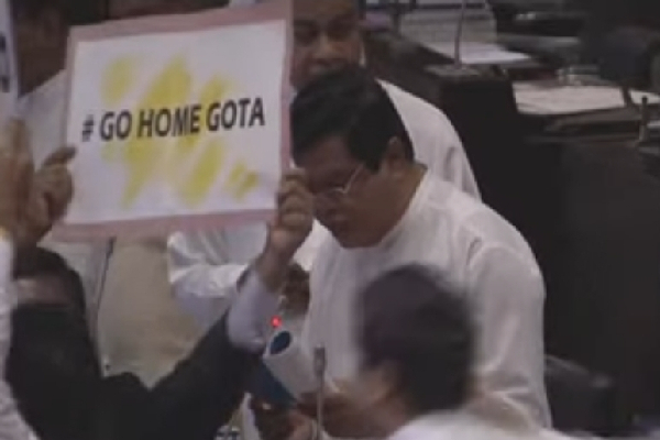 எதிர் கட்சியினர் நாடாளுமன்றில் போராட்டம் - மீண்டும் ஒத்திவைக்கப்பட்டது சபை - ஐபிசி தமிழ்