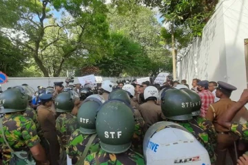 கொழும்பிலுள்ள கஜேந்திரகுமார் பொன்னம்பலத்தின் வீட்டின் முன்பாக மீண்டும் பதற்றநிலை(Video)