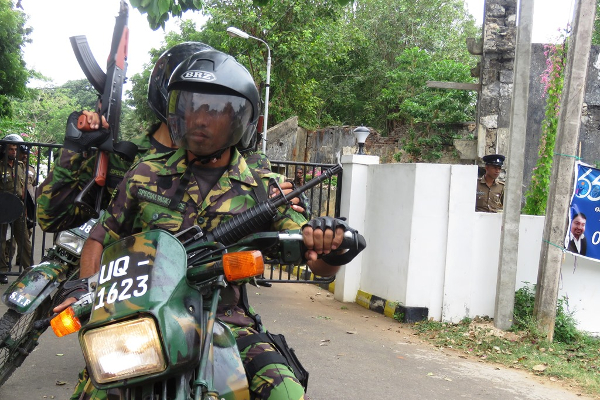 யாழில் இளைஞனை சுற்றிவளைத்த விசேட அதிரடிப்படையினர்! | The Special Task Forces Surrounded Man In Yali