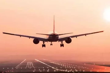 இறந்த ஊழியரிடம் விடுமுறை கடிதம் கேட்ட விமான நிறுவனம்; எதிர்ப்பு கிளம்பியதால் மன்னிப்பு கோரியது