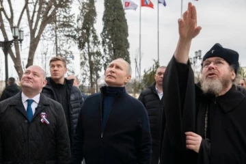 திடீரென கிரிமியாவிற்கு விஜயம் செய்த அதிபர் புடின்!