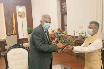 முதல் ஆளாக ரணிலை சந்தித்த  இந்திய உயர்ஸ்தானிகர்!