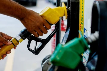 දෙන ඉන්ධන ප්‍රමාණය ඉහළට - මේ අයට සතියකට ලබාදෙන ඉන්ධන කෝටාව ගැන විශේෂ දැනුම්දීමක්