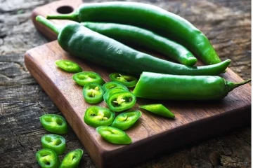 ஒரு மாதம் ஆனாலும் பச்சை மிளகாயை கெட்டுப்போகாமல் பாதுகாப்பாக வைத்திருப்பது எப்படி?