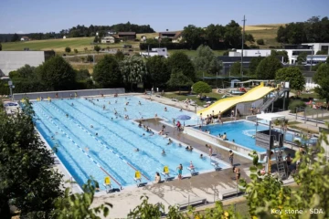 நீச்சல் குளங்களில் வெளிநாட்டவர்கள் குளிக்கத் தடை: சர்ச்சையை உருவாக்கியுள்ள சுவிஸ் அறிவிப்பு