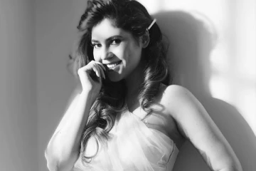 வெறி கொண்டு படுக்கையறையில் ஒர்க்கவுட்! நடிகை ஷெரின் வெளியிட்ட புகைப்படம்