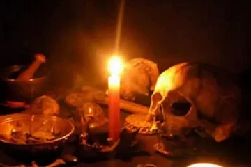 விடாத மூட நம்பிக்கை .. தங்களை தாங்களே நரபலி கொடுத்த தம்பதிகள் : உறைய வைக்கும் பகீர் சம்பவம்