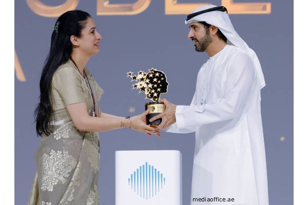 indian teacher received award from dubai prince
