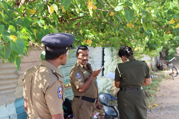 முள்ளிவாய்க்கால் வளாகத்தை சூழ பலபடுத்தப்பட்டுள்ள பாதுகாப்பு- ஊடகவியலாளருக்கு அச்சுறுத்தல்! | Sri Lanka Mullaitivu Mullivaikal Army Police