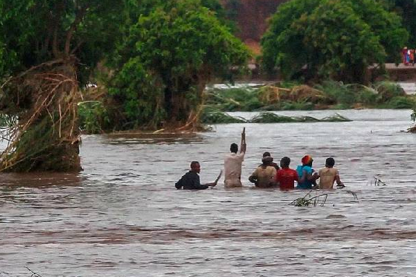 ஆப்பிரிக்க நாடுகளை கதிகலங்க வைத்த அனா புயல்:  77 பேர் பரிதாபமாக பலி | Storm Madagascar Africa Country Death Public Ana
