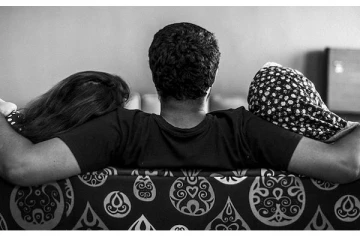 2 மனைவிகளுடன் டைம் டேபிள் போட்டு குடும்பம் நடத்தும் இளைஞர்!