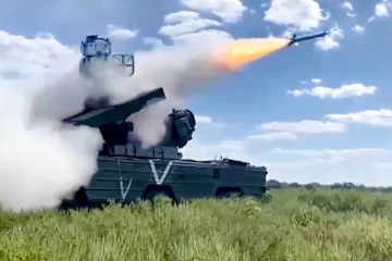 பாய்ந்துவந்த ரஷ்ய ஏவுகணைகளை சுட்டுவீழ்த்திய உக்ரைன்!