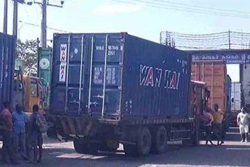 இளைஞனுக்கு எமனாக மாறிய கொள்கலன் லொறி