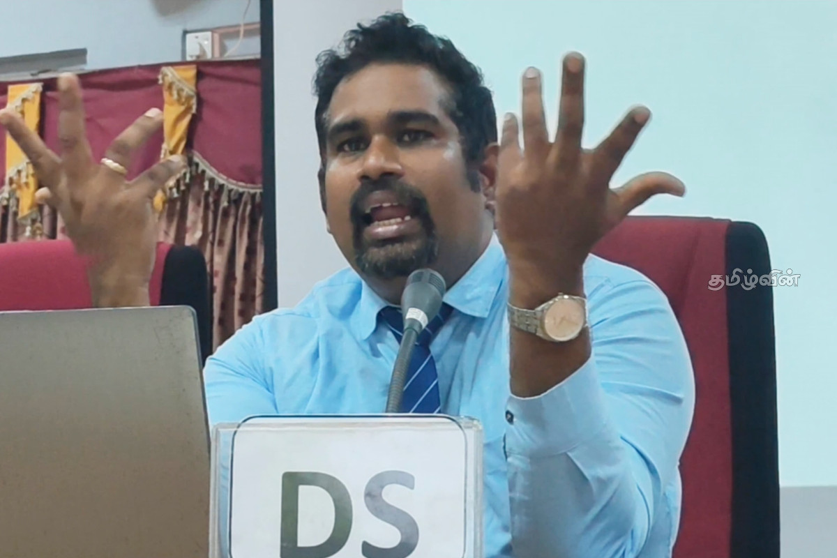 புதுக்குடியிருப்பில் அதிகரிக்கும் மணற்கொள்ளை.. ரவிகரன் எம்.பி விடுத்துள்ள கோரிக்கை | Pudhukudiyiruppu Sand Smuggling Raviharan Mp புதுக்குடியிருப்பில் அதிகரிக்கும் மணற்கொள்ளை.. ரவிகரன் எம்.பி விடுத்துள்ள கோரிக்கை | Pudhukudiyiruppu Sand Smuggling Raviharan Mp