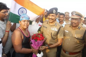 ලංකාවේ සිට ඉන්දියාවට පැය 13කින් පීනා ගිය දැරිය...