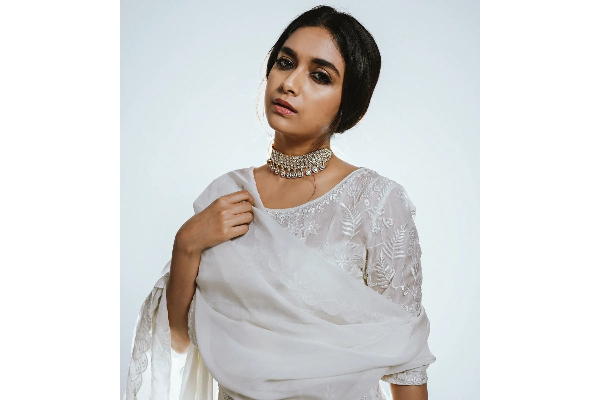 இசை நிகழ்ச்சியில் ரசிகர்களுடன் விஜய்யின் பாடலுக்கு நடனமாடிய நடிகை கீர்த்தி சுரேஷ்! வைரலாகும் வீடியோ | Keerthy On Anirudh Concert