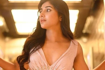 32 வயதான நடிகை மிர்ணாவின் கிளாமர் லுக்!! புகைப்படங்கள் இதோ..