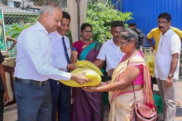 இலவச அரிசி வழங்கும் திட்டம் கொழும்பில் ஆரம்பம்