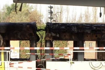 யேர்மனியில் பயணிகள் தொடருந்தில் தீ விபத்து