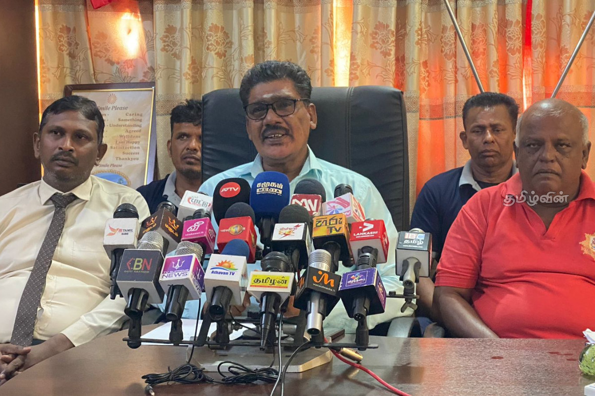 மட்டக்களப்பு மாநகரசபைக்குட்பட்ட பகுதிகளில் தீயணைப்பு கருவி பொருத்தப்பட வேண்டும் என வலியுறுத்து | Fire Extinguishers Batti Commercial Establishments மட்டக்களப்பு மாநகரசபைக்குட்பட்ட பகுதிகளில் தீயணைப்பு கருவி பொருத்தப்பட வேண்டும் என வலியுறுத்து | Fire Extinguishers Batti Commercial Establishments