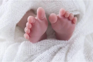 விடுதியில் தங்கி படித்த 14 வயது மாணவி பெற்றெடுத்த ஆண்குழந்தை : அதிர்ச்சியில் நிர்வாகம்