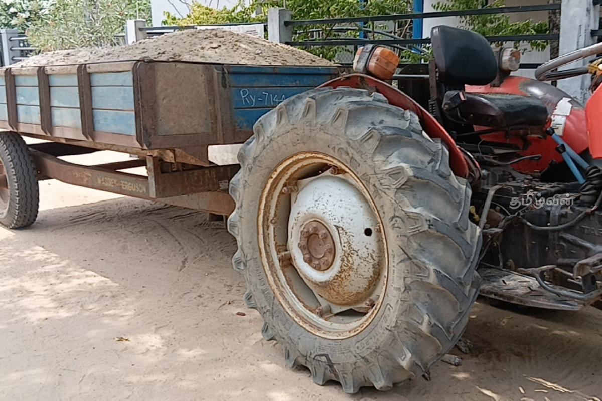 சட்டவிரோதமாக மணல் அகழ்வில் ஈடுபட்ட டிப்பர் வண்டிகளுடன் ஐவர் கைது | 5 Arrested With Tipper Trucks சட்டவிரோதமாக மணல் அகழ்வில் ஈடுபட்ட டிப்பர் வண்டிகளுடன் ஐவர் கைது | 5 Arrested With Tipper Trucks