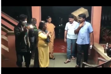 கொட்டும் மழையில் உறைவிட பள்ளி மாணவர்களுக்கு உணவு பொட்டலங்களை வழங்கிய தயாநிதி மாறன்!