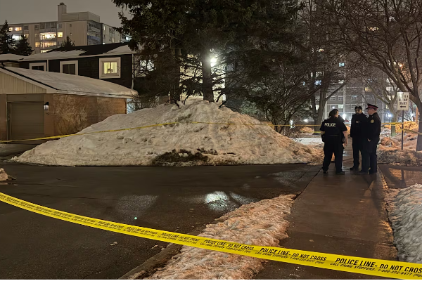 டொராண்டோவில் கத்தி குத்து தாக்குதல் 5 பேர் காயம் | 5 Adults In Hospital 3 With Stab Wounds டொராண்டோவில் கத்தி குத்து தாக்குதல் 5 பேர் காயம் | 5 Adults In Hospital 3 With Stab Wounds