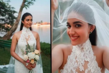 கண்ணோடு கண்சேர்த்து கையோடு கை கோர்க்கும் தருணம்- மணக்கோலத்தில் கீர்த்தி சுரேஷ்