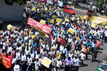 பிரச்சினைகளுக்கு மத்தியில் இலங்கை பொதுமக்களுக்கு மேலும் ஒரு பிரச்சினை!(Photos)
