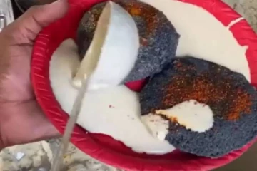 அட கொடுமையே! இதுலையும்மா இப்படி... இணையத்தில் வைரலாகும் கருப்பு இட்லி!