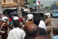 අම්බලන්තොට උණුසුම් තත්ත්වයක් - ගමනාගමනයට බාධා පොලිසිය ක්ෂණිකව ක්‍රියාත්මක වේ