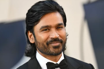 அச்சு அசல் நடிகர் தனுஷ் போலவே இருக்கும் நபர்.. ஆச்சரியப்படும் ரசிகர்கள்