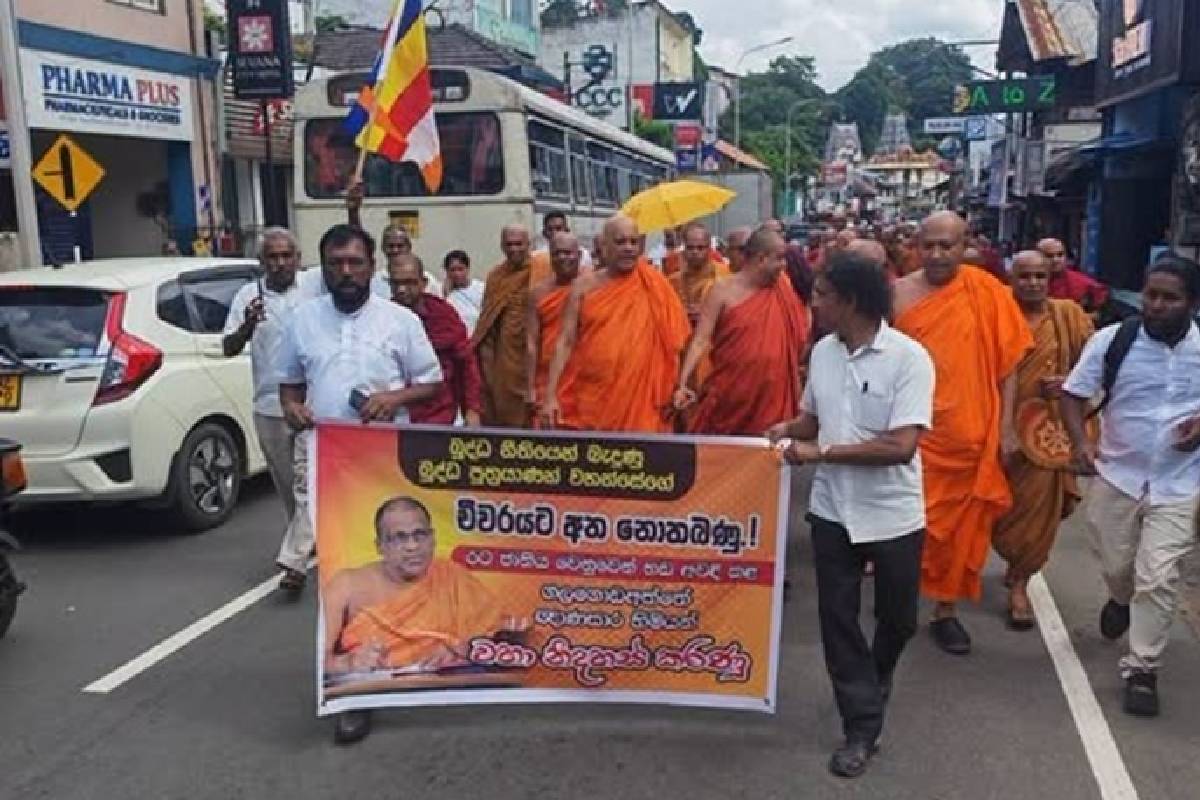 “இந்த நாட்டில் இரத்தம் சிந்தியது போதும்” மதச் சாயலுக்குள் மீண்டும் பாழாய்ப்போன அரசியல்-புதிய சிறகுகள் அமைப்பு சுட்டிக்காட்டு | Galagoda Aththe Gnanasara Politics