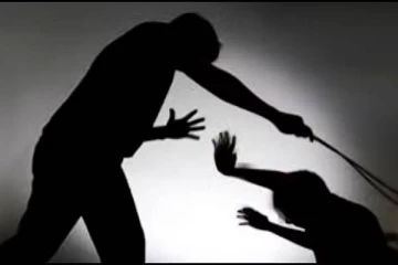 கடும் வெயிலில் மாணவர்களுக்கு வழங்கப்பட்ட தண்டனை