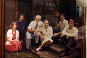 உலகின் பெரும் கோடீஸ்வர குடும்பம்... அதில் மூவரின் சொத்து மதிப்பு எலோன் மஸ்கை விட அதிகம்